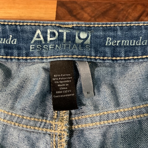 Women’s  Apt 9 Bermuda Jean Shorts - Picture 3 of 4